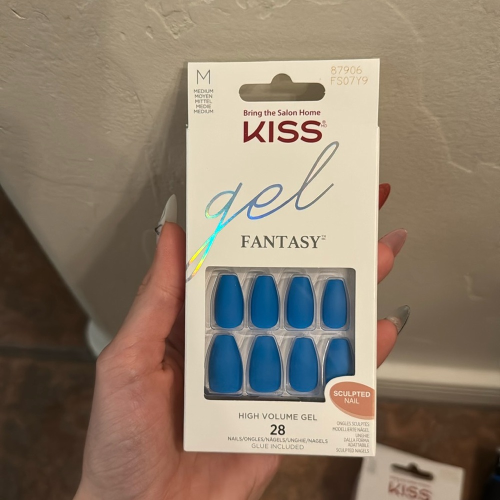 Kiss nails